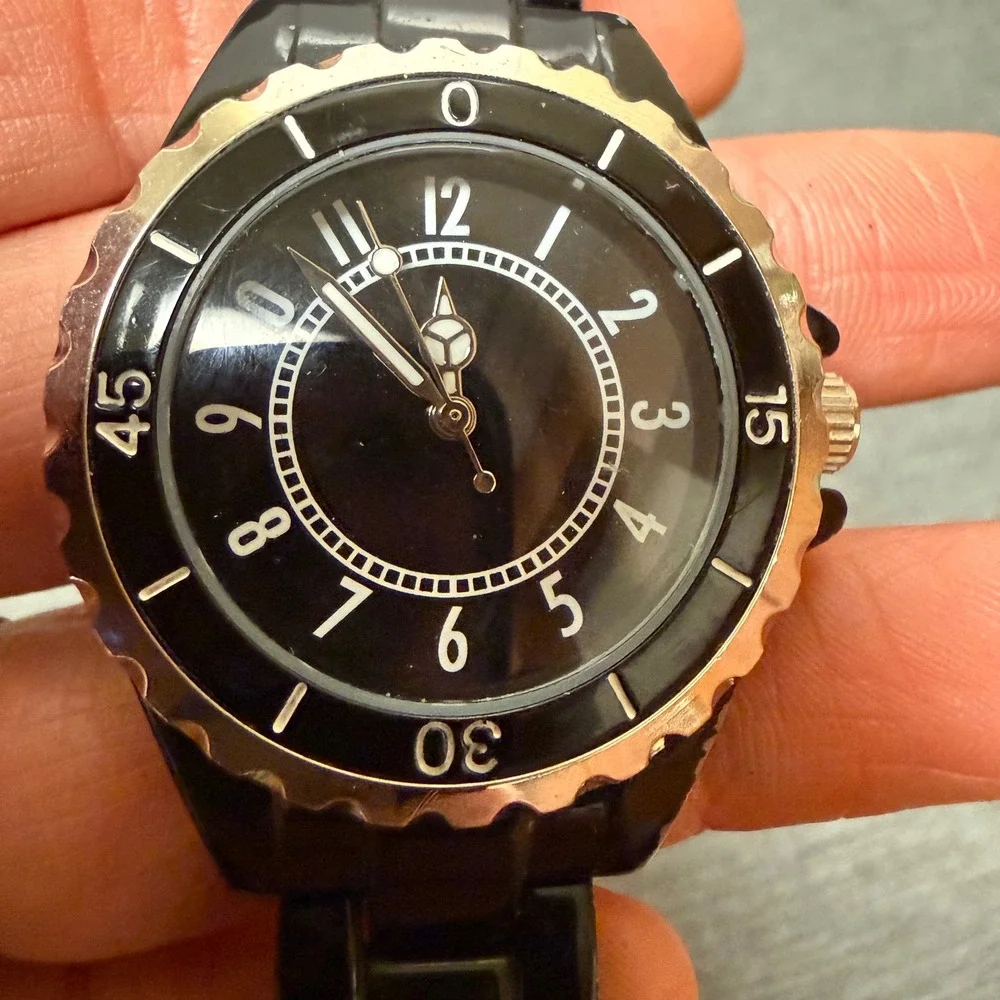 Black Link Bracelet Watch Silver Scalloped Bezel Japan Movement WORKS